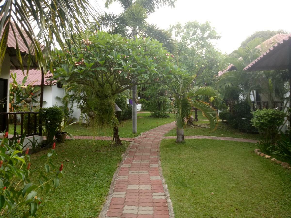 Bee Nat Garden Resort Praia de Bang Rak Exterior foto