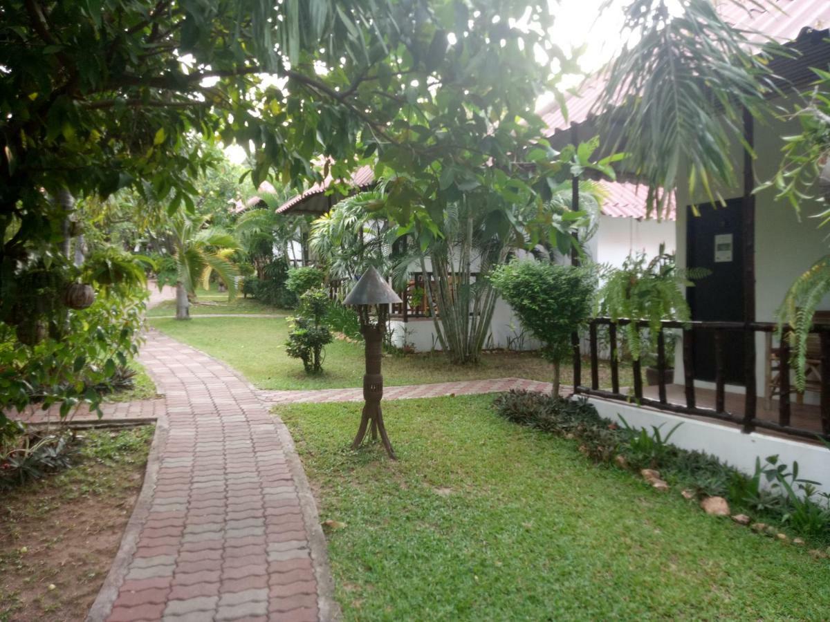 Bee Nat Garden Resort Praia de Bang Rak Exterior foto